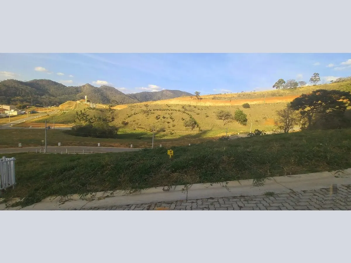Foto 2 de Terreno de 220 m² com boa topografia, Vale das Hortênsias