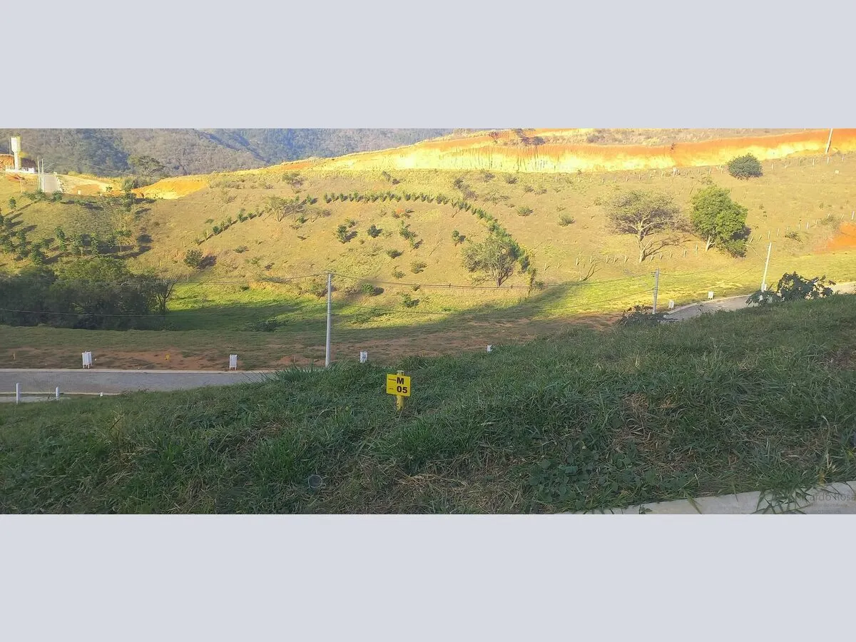 Foto 3 de Terreno de 220 m² com boa topografia, Vale das Hortênsias
