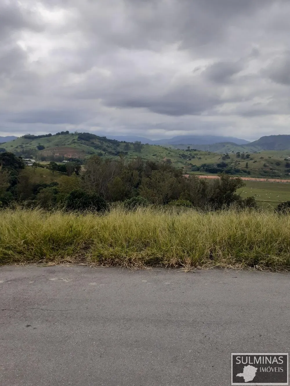Foto 2 de Terreno de 228 m² em rua asfaltada com vista, Jardim Europa