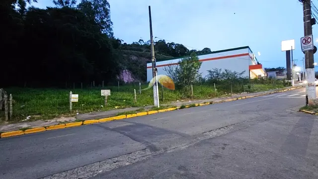 Foto 1 de Terreno de 235 m² próximo ao supermercado, Rebourgeon