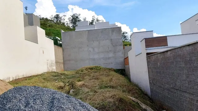 Foto 1 de Terreno de 250 m² entre casas novas no Loteamento Jardim Califórnia, Jardim Califórnia