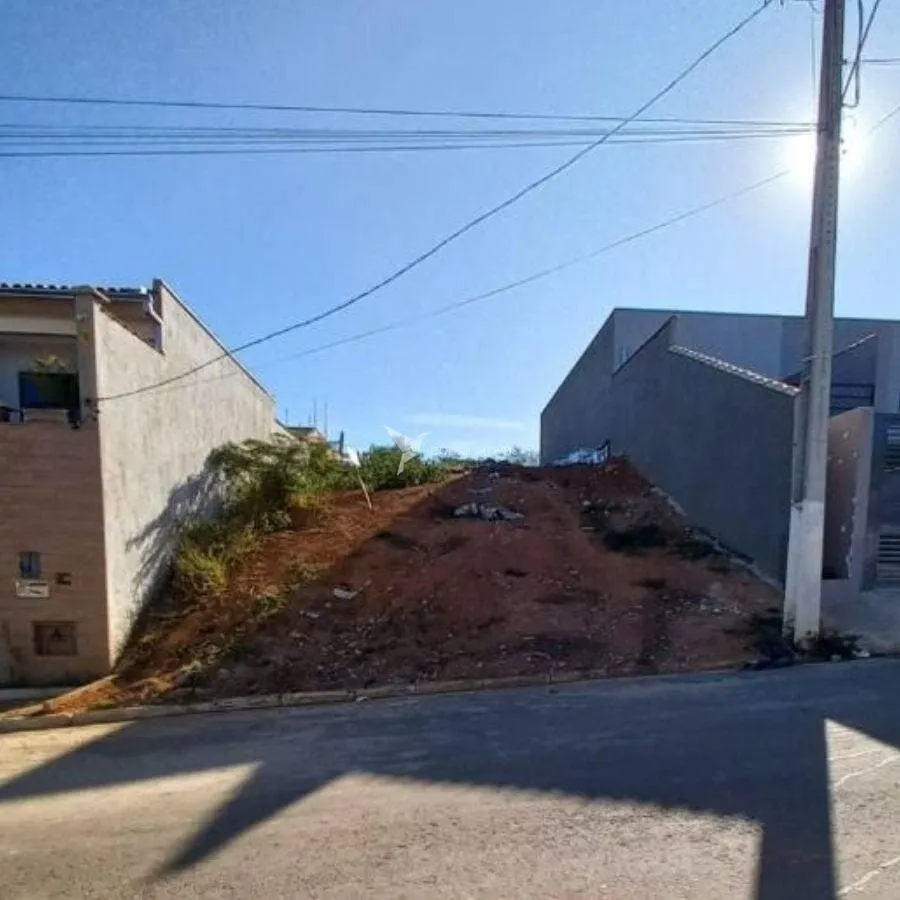 Foto 2 de Terreno de 268 m² com vista para a serra, Rebourgeon