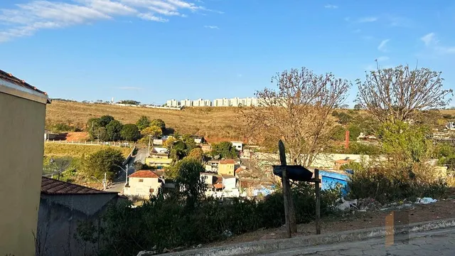 Foto 1 de Terreno de 275 m² em rua plana e tranquila, Açude