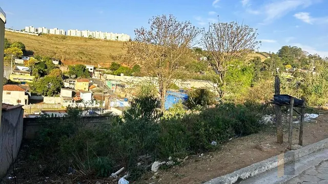 Foto 1 de Terreno de 275 m² em rua plana perto do Centro, Açude