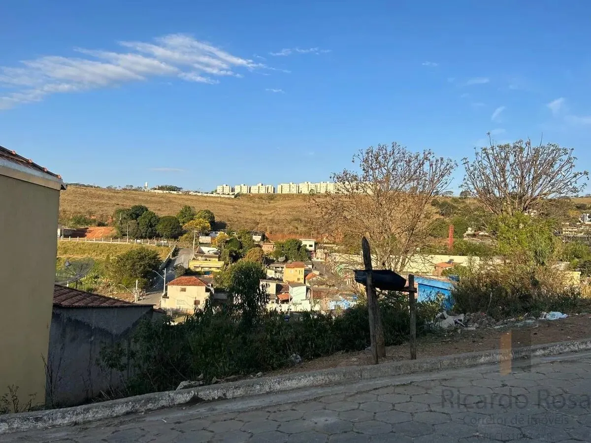 Foto 2 de Terreno de 275 m² em rua plana perto do Centro, Açude