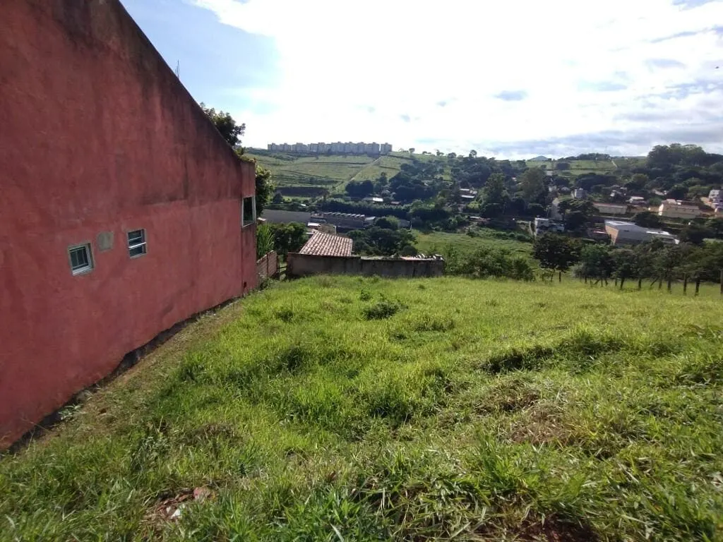 Foto 2 de Terreno de 275 m² com vista para as montanhas, Açude