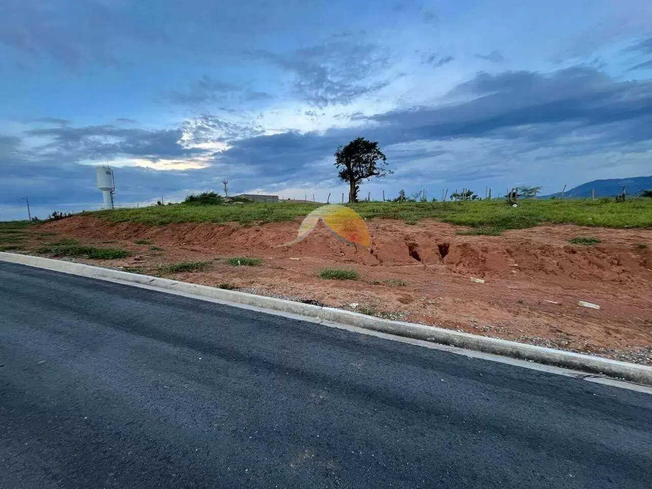 Foto 3 de Terreno de 296 m² em loteamento com rua asfaltada, Residencial Santa Clara