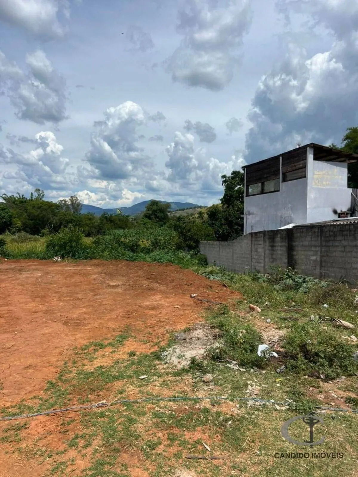 Foto 2 de Terreno de 299 m² com vocação comercial na entrada da cidade, Açude
