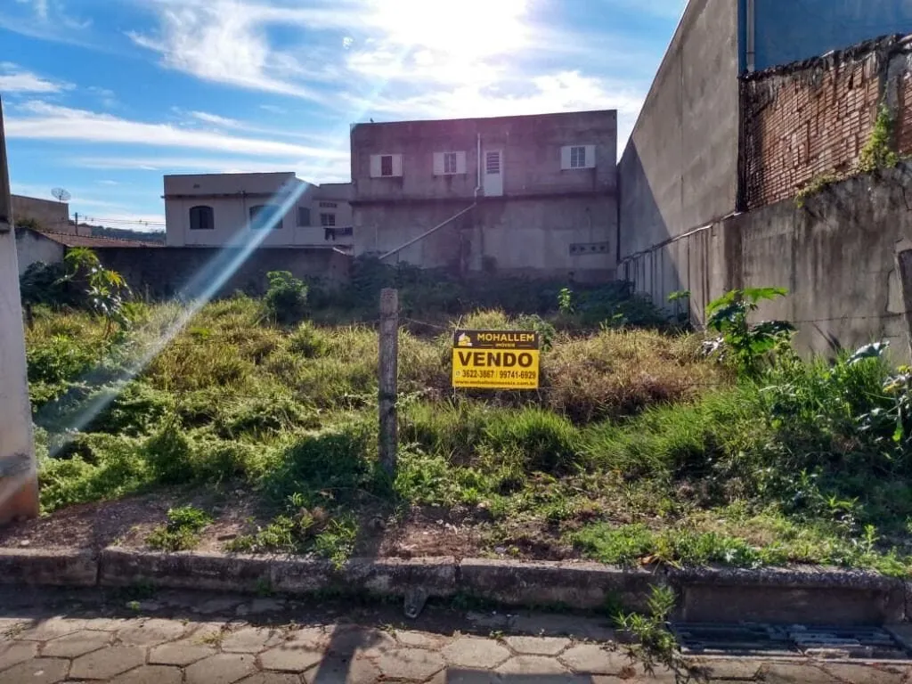 Foto 2 de Terreno de 347 m² perto do supermercado Padre Nicolau, São Vicente