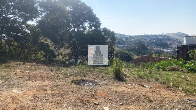 Foto 1 de Terreno de 360 m² com 10 m de frente, em declive, Jardim Alterosa