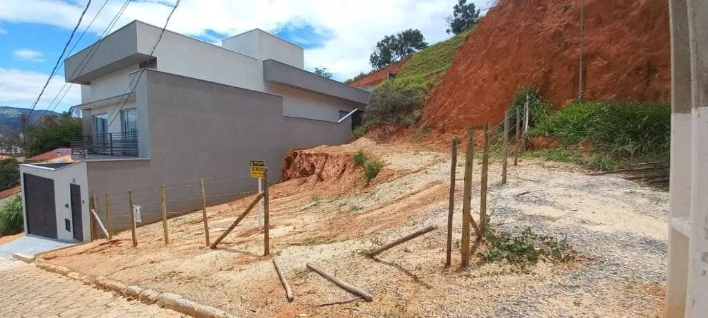 Foto 2 de Terreno de 360 m² perto do Hotel Coroados, Pinheirinho