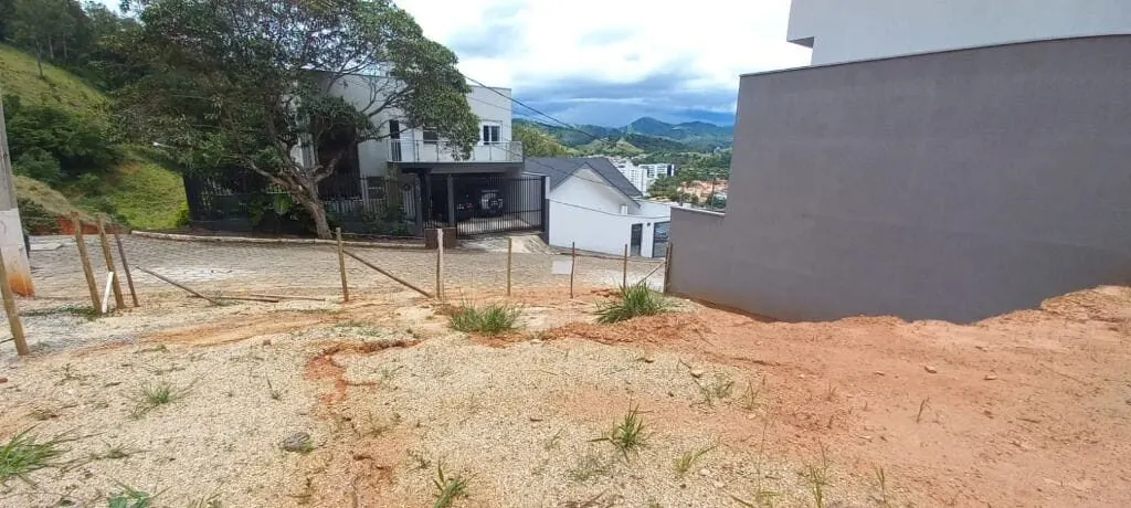 Foto 3 de Terreno de 360 m² perto do Hotel Coroados, Pinheirinho