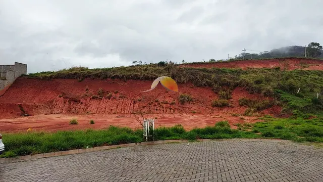 Terreno de 363,22 m² no loteamento, Vale das Hortênsias