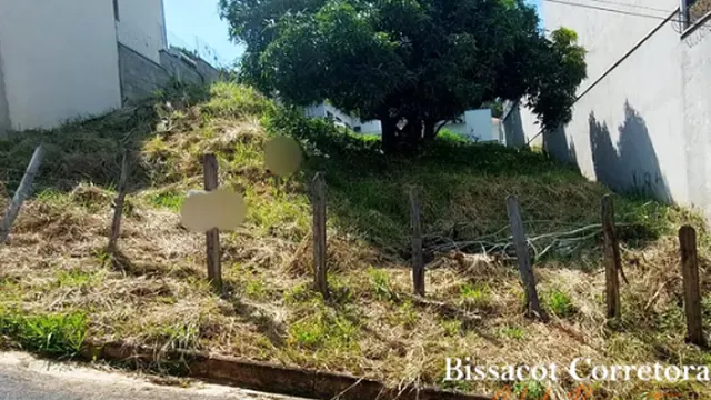 Terreno de 378 m² com vista panorâmica para a serra, Morro Chic