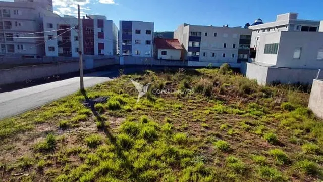 Foto 1 de Terreno de 378 m² em área de prédios novos, Parque Portugal