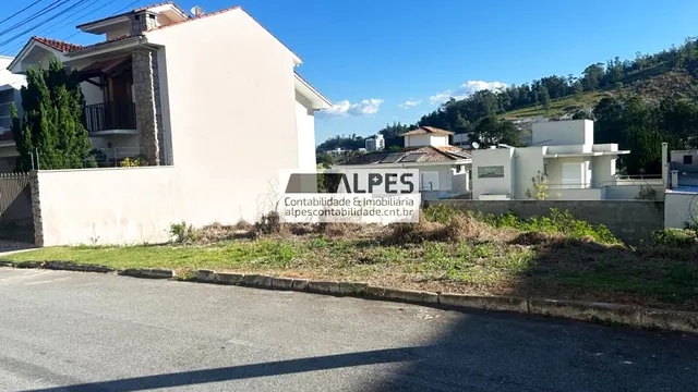 Foto 1 de Terreno de 381 m² com 14 m de frente, Pinheirinho