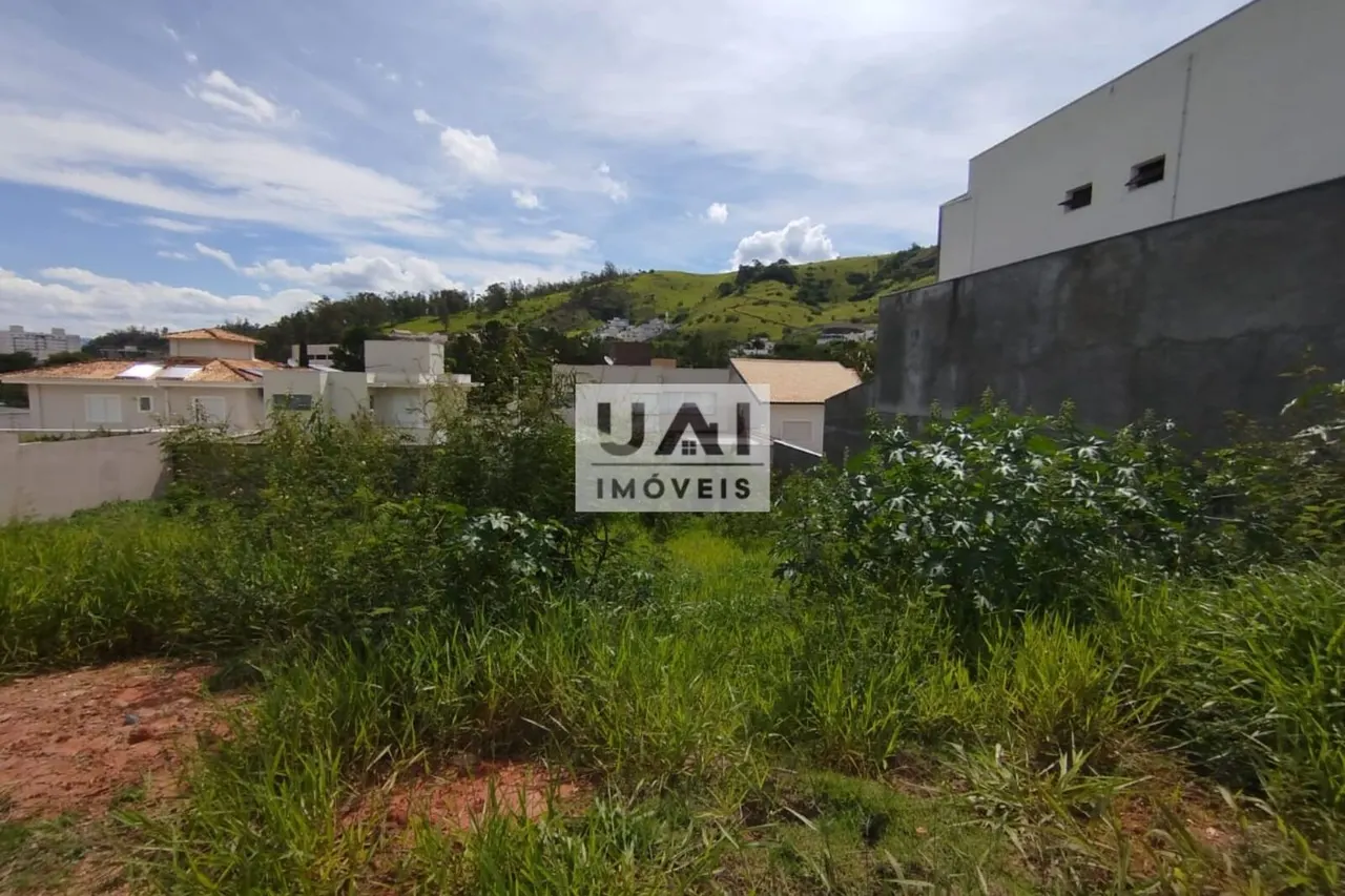 Foto 2 de Terreno de 384 m² (12 x 32 m) face norte, Pinheirinho