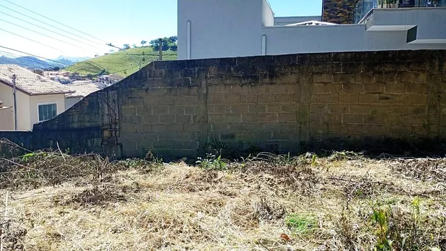 Terreno de 420 m² com muro e vista da cidade, Bela Vista (Medicina)