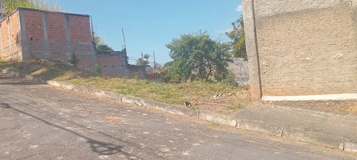 Foto 4 de Terreno de 421 m² com vista para a cidade, Morro Chic