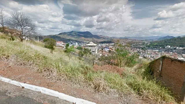 Foto 1 de Terreno de 421 m² com vista para a cidade, Morro Chic