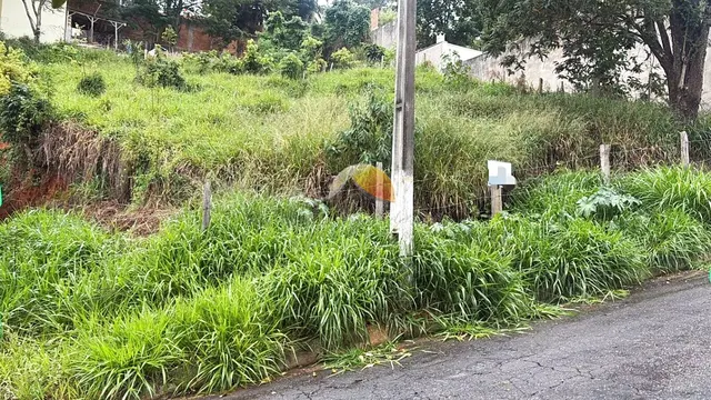 Terreno de 421,20 m² em rua asfaltada, Morro Chic