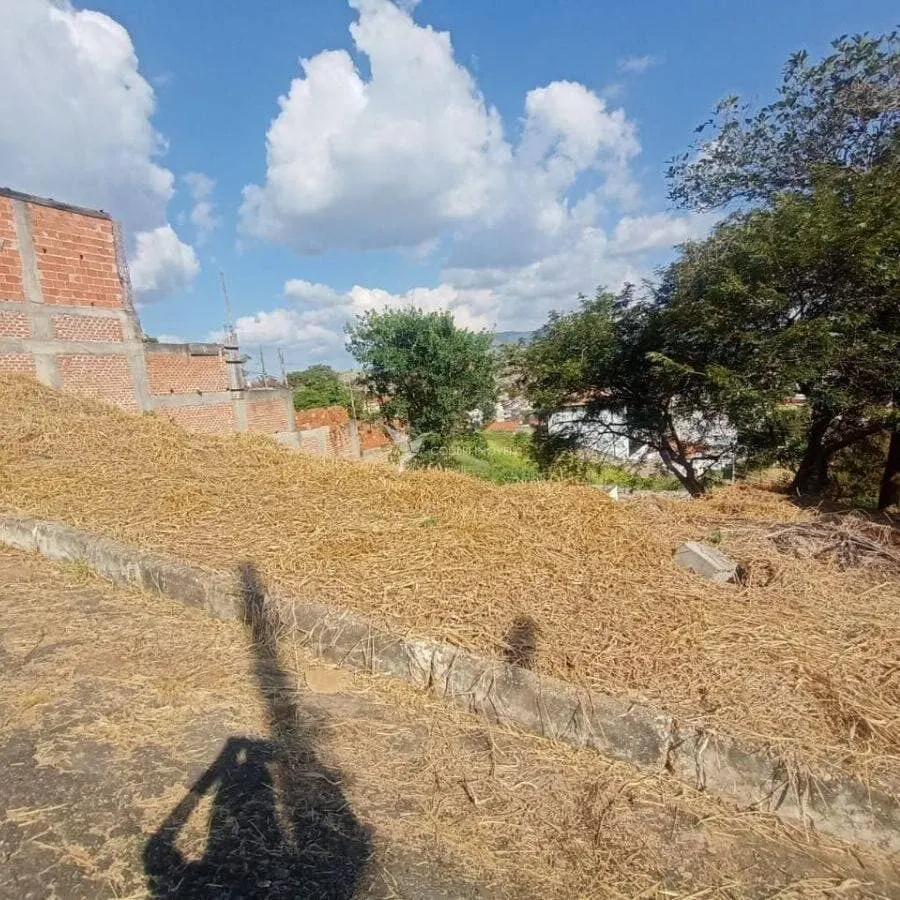 Foto 2 de Terreno de 421 m² em frente à Chácara das Moças 2, Morro Chic