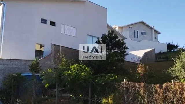 Foto 1 de Terreno de 437 m² em rua residencial, Pinheirinho
