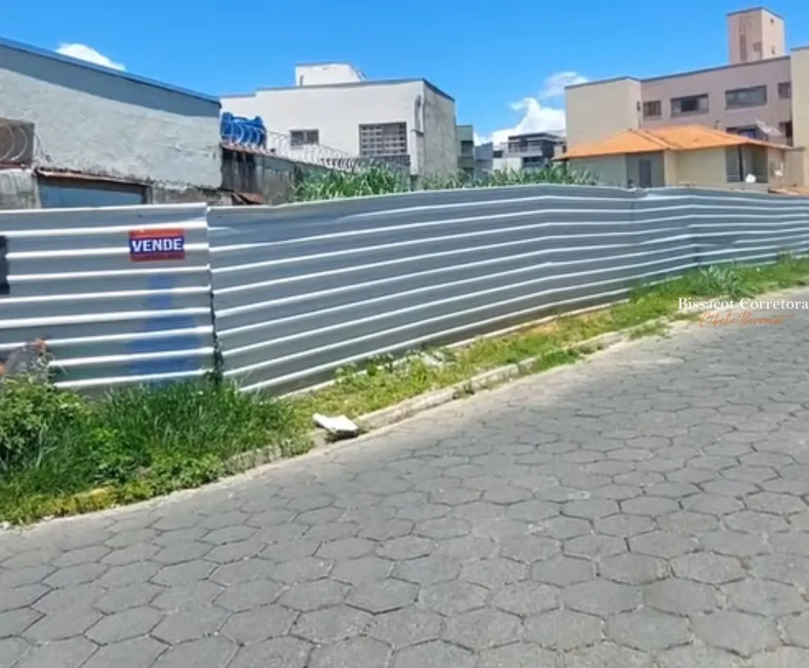 Foto 2 de Terreno de 440 m² atrás do Supermercado Padre Nicolau, Avenida