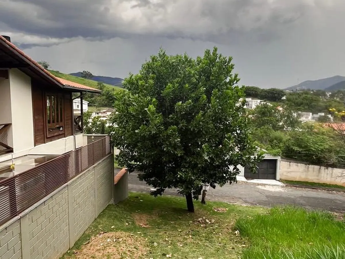 Foto 3 de Terreno de 450 m² em aclive, em rua sem saída, Pinheirinho