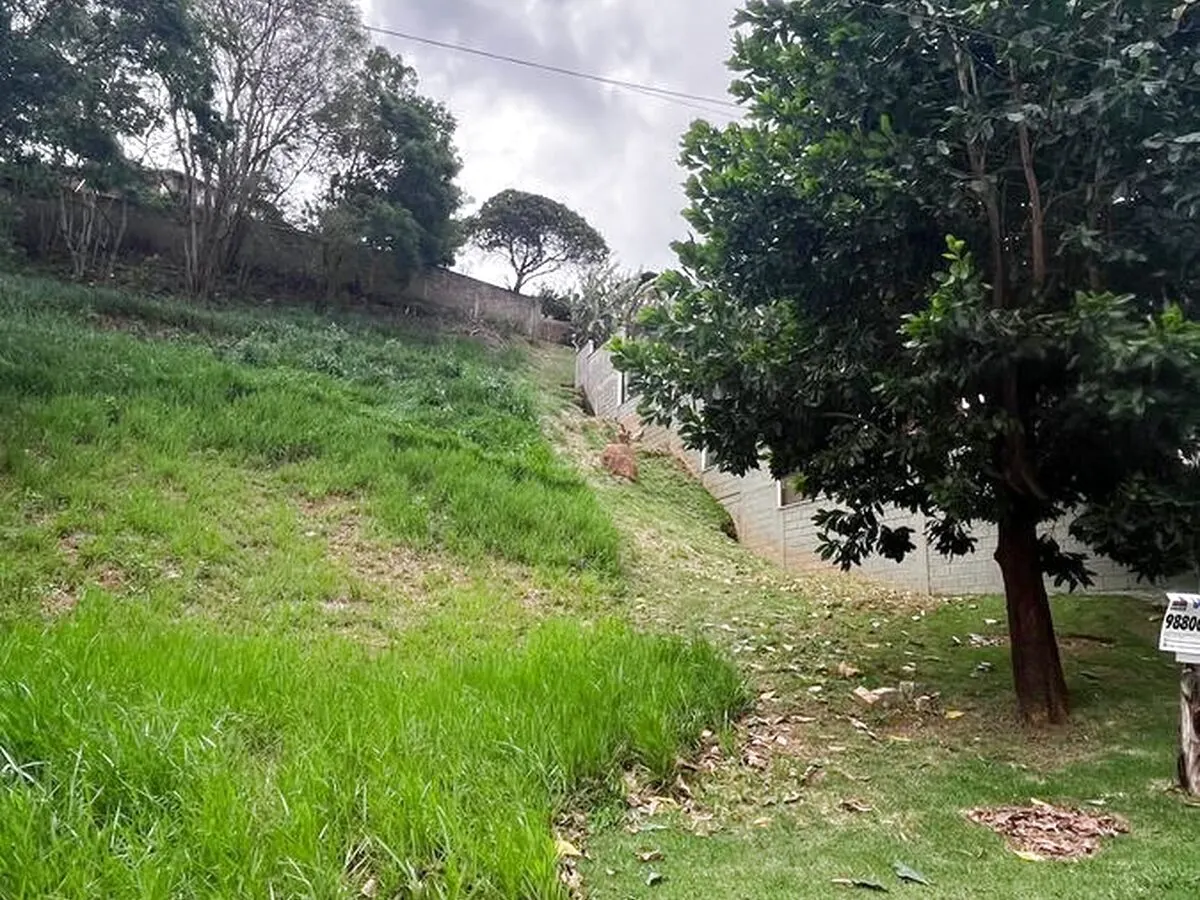 Foto 4 de Terreno de 450 m² em aclive, em rua sem saída, Pinheirinho