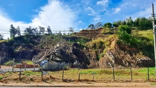 Foto 1 de Terreno de 450 m² cercado, Varginha