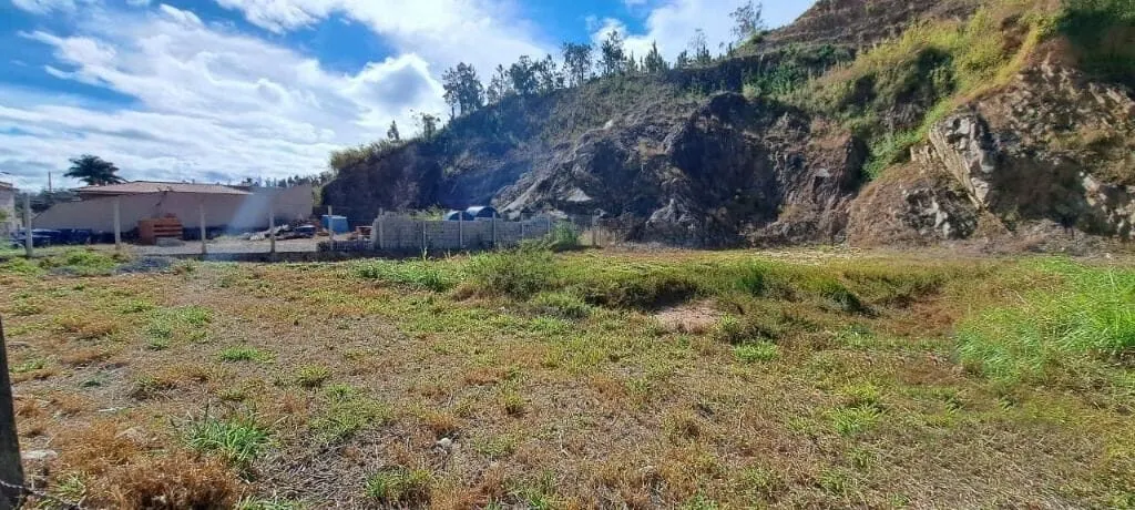 Foto 2 de Terreno de 450 m² cercado, Varginha