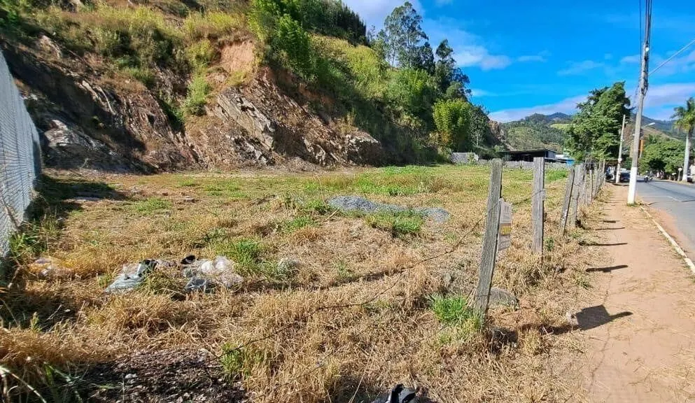 Foto 3 de Terreno de 450 m² cercado, Varginha