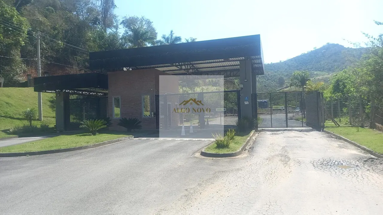 Foto 2 de Terreno de 457 m² em condomínio fechado, sem vizinhos de frente e de fundo, Condomínio Olhos D'Água