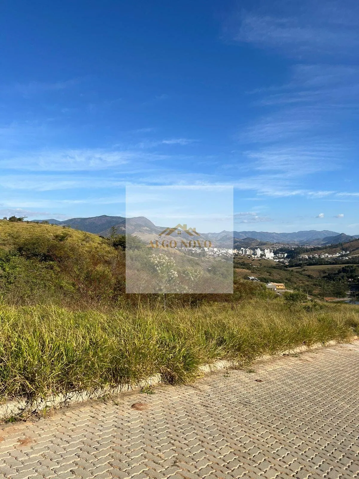 Foto 5 de Terreno de 457 m² em condomínio fechado, sem vizinhos de frente e de fundo, Condomínio Olhos D'Água