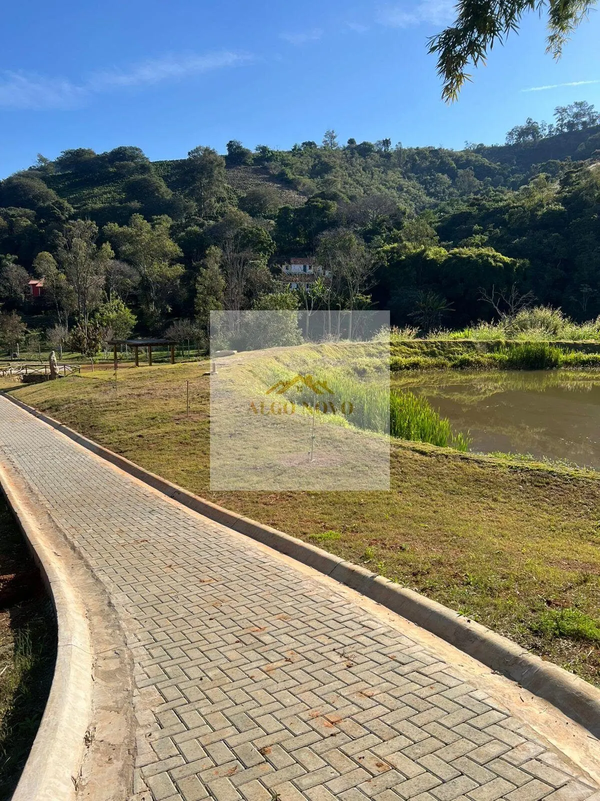Foto 6 de Terreno de 457 m² em condomínio fechado, sem vizinhos de frente e de fundo, Condomínio Olhos D'Água