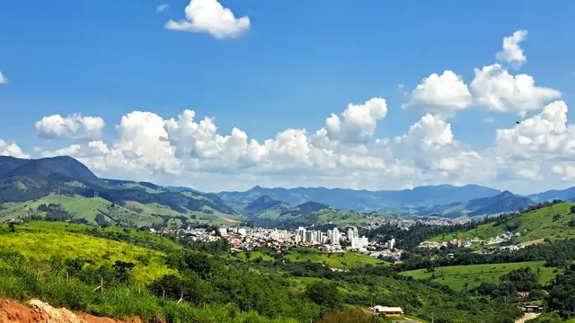 Terreno de 471 m² com vista para a serra no Residencial Olhos D'Água II, Condomínio Olhos D'Água