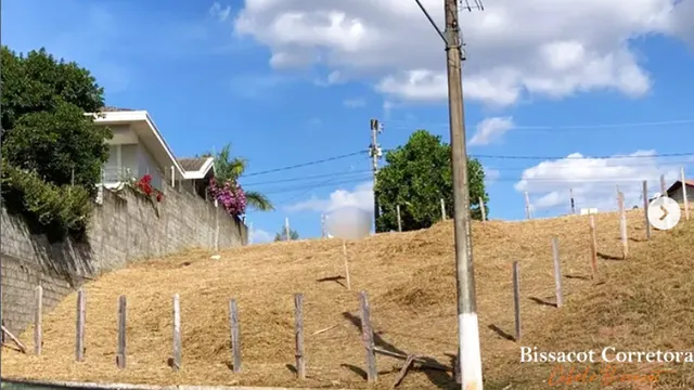 Foto 1 de Terreno de 550 m² quase plano no Loteamento Pinheirinho, Pinheirinho