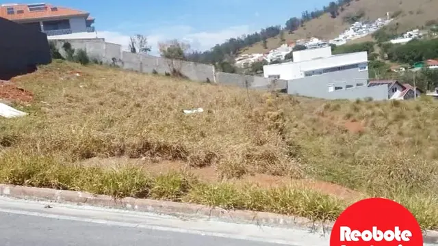 Foto 1 de Terreno de 556 m² em rua asfaltada, Pinheirinho