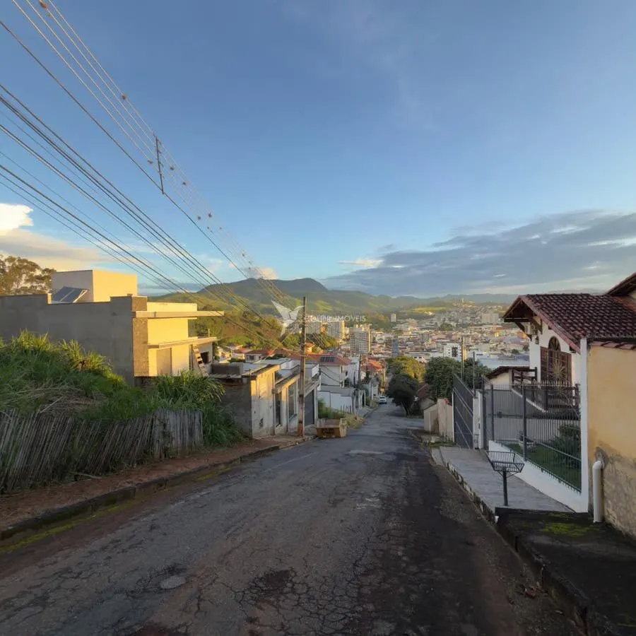 Foto 2 de Terreno de 560 m² (14 x 40 m) na Rua Rodrigues Seabra, Morro Chic