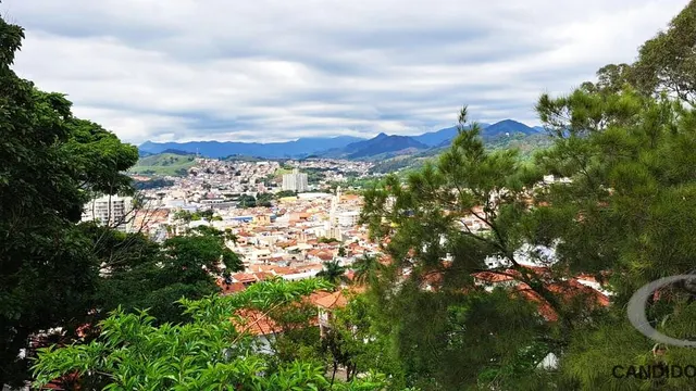 Foto 1 de Terreno de 587 m² com vista para a cidade, Morro Chic