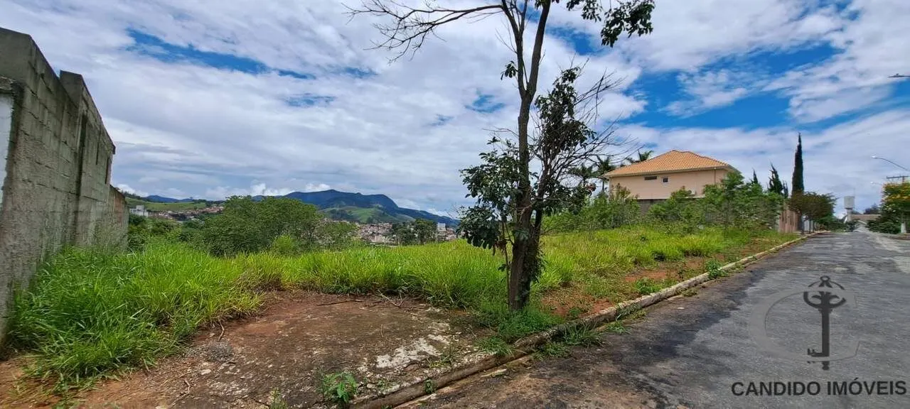 Foto 3 de Terreno de 600 m² com vista para a cidade, Pinheirinho