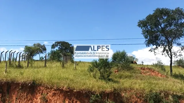 Foto 1 de Terreno de 700 m² em rua calçada, com água e luz próximas, Nações