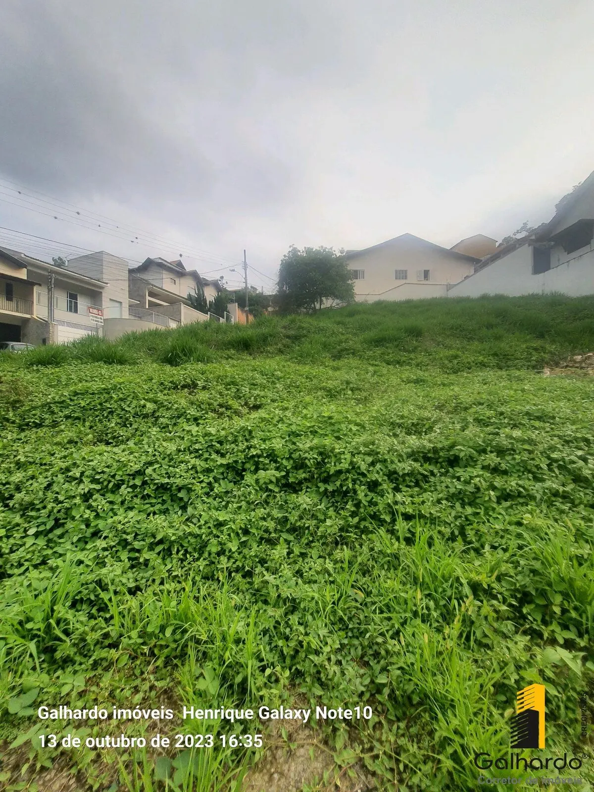 Foto 2 de Terreno de 700 m² em rua asfaltada, Pinheirinho