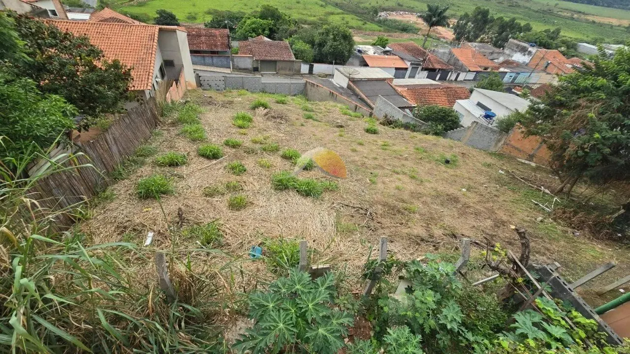 Foto 3 de Terreno de 750 m² com vista para a cidade, Rebourgeon