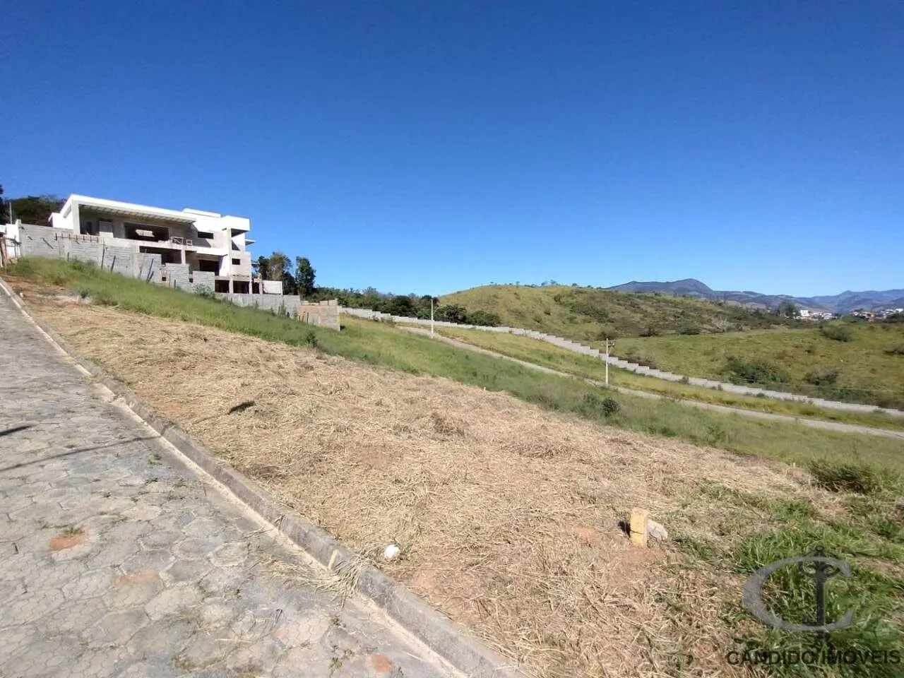 Foto 3 de Terreno de 773 m² com 25 m de frente, Condomínio Olhos D'Água