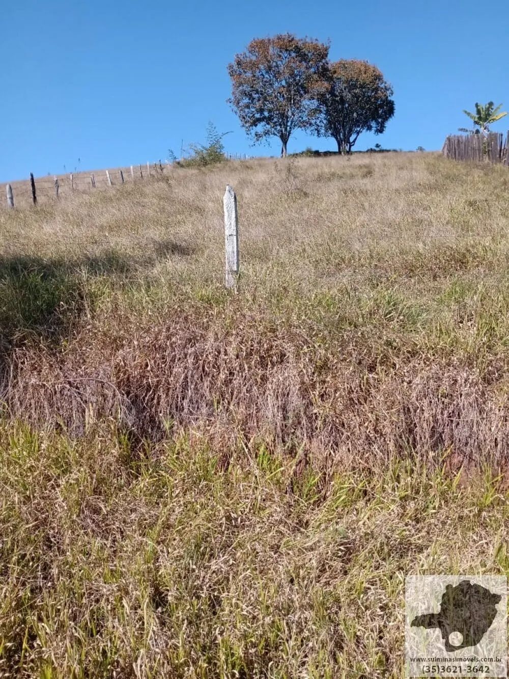 Foto 2 de Terreno de 9.000 m² em declive, Açude