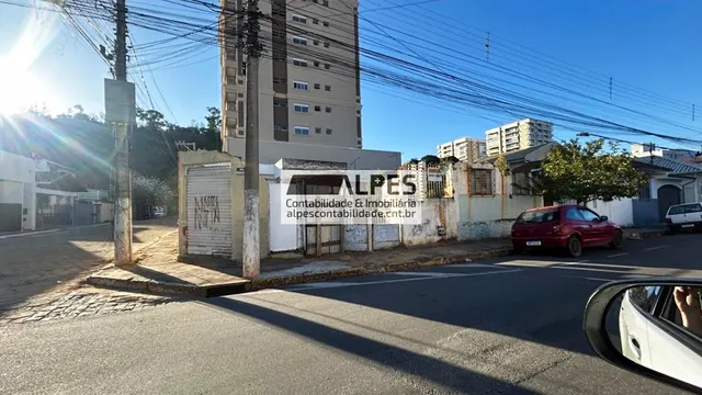 Terreno de esquina com 165 m² na Rua Rodrigues Seabra, Morro Chic