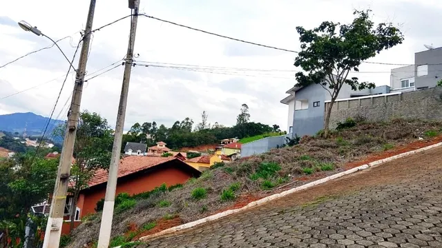 Foto 1 de Terreno de esquina com 367 m² no Loteamento Morada do Sol, Pinheirinho
