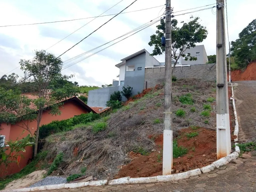 Foto 2 de Terreno de esquina com 367 m² no Loteamento Morada do Sol, Pinheirinho
